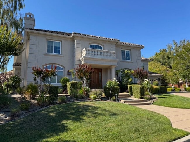 Building Photo - Gorgeous 2 story home in Moraga 4 bedrooms...