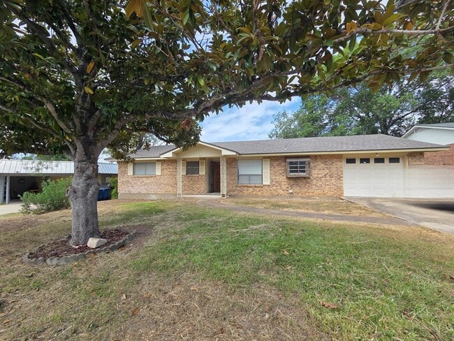 Photo - 704 Arrow Ln