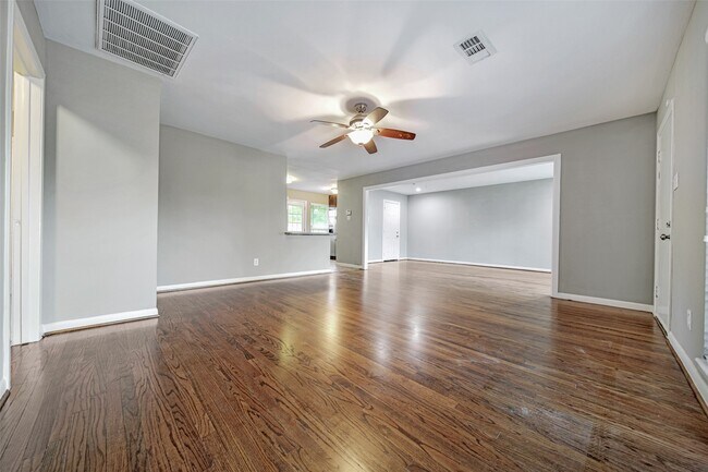 Photo - 4421 Lido Ln