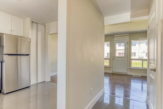 Photo - 321-347 Yonge Street