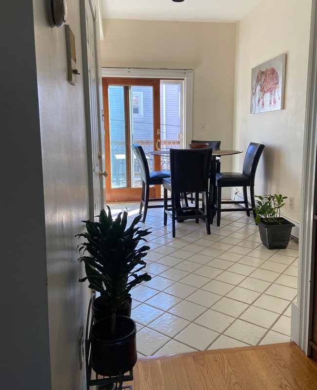 Photo - 102 W 3rd St Unidad 2