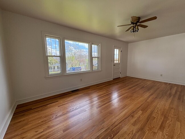 Photo - 404 Grubert Ave