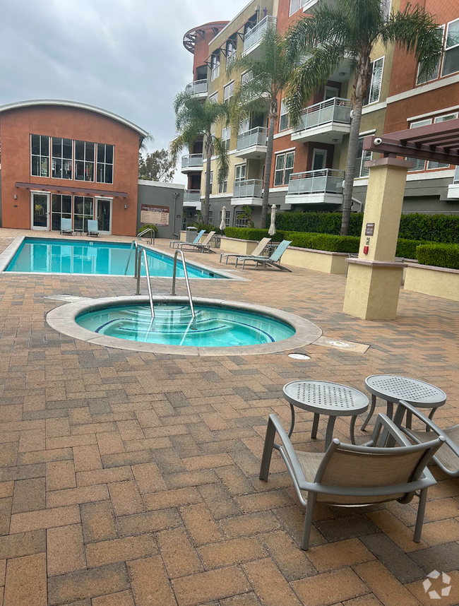Building Photo - Magnificent Condo for Rent Unit 1306