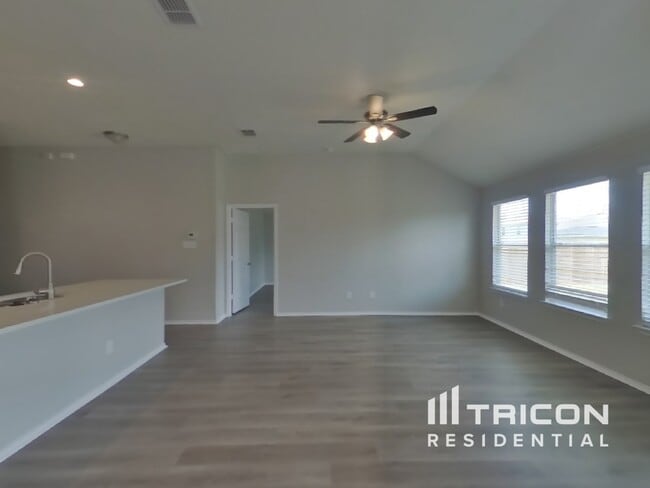 Photo - 2125 Bluebell Dr