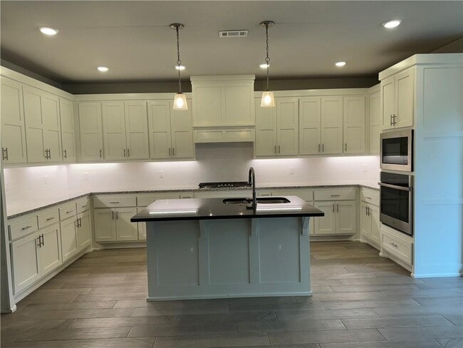 Building Photo - 3406 SW Lucretia Rd