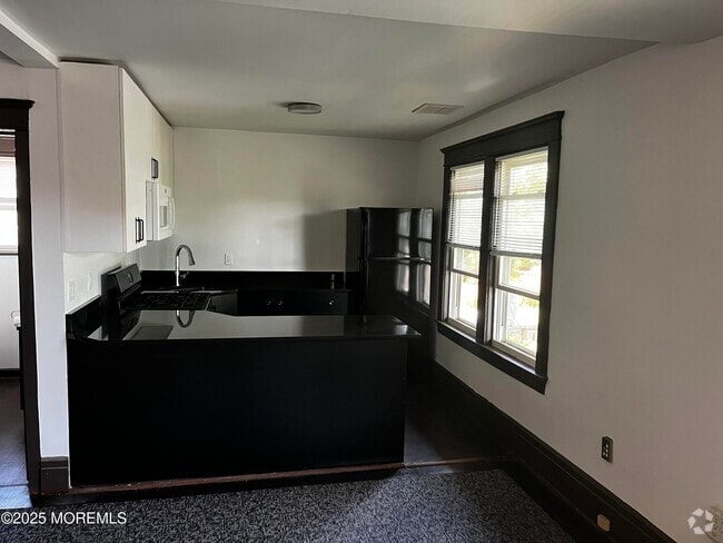 Building Photo - 73 Shrewsbury Ave Rental