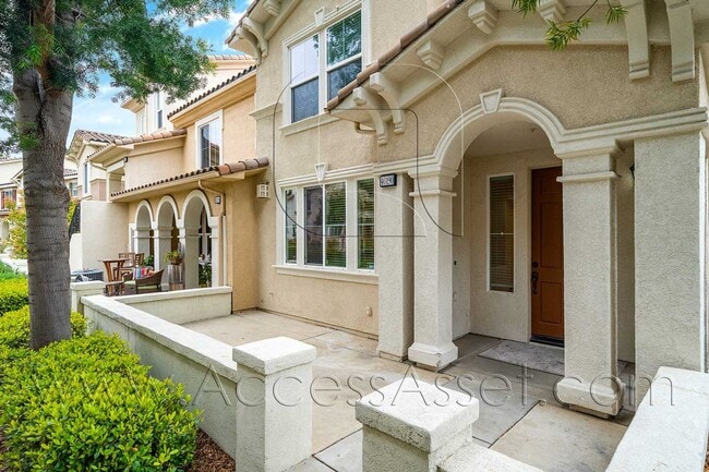 Building Photo - Spacious & Stylish 3 Bed/3.5 Bath Home In Temecula's Harveston Lake Community!