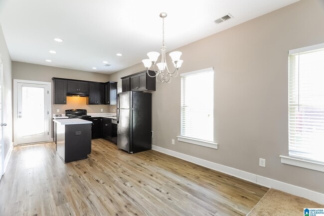 Photo - 140 GREENWOOD Cir