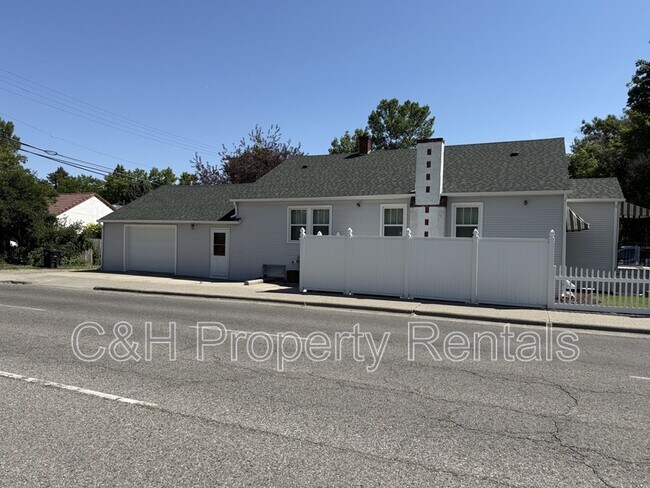 Photo - 2423 Pine St