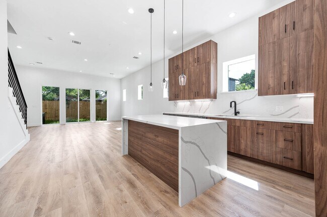 Building Photo - 3619 Bremond St
