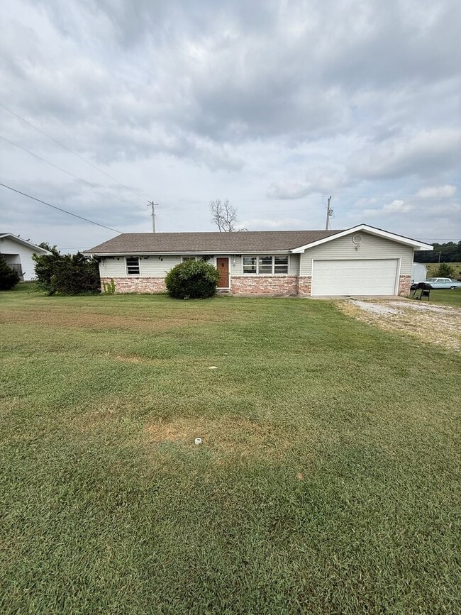 Building Photo - 3 bedroom/2 bathroom/2 car garage house