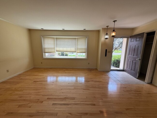 Photo - 7 Lantern Ave
