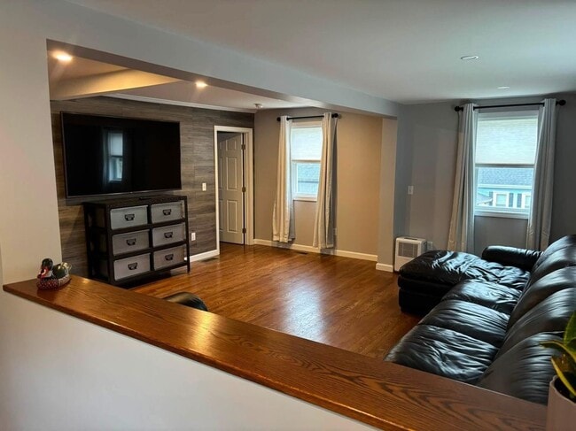 Photo - 61 Sheridan St