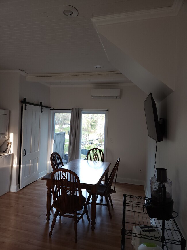 Building Photo - 90 Depot St Unit 90 B Depot St.