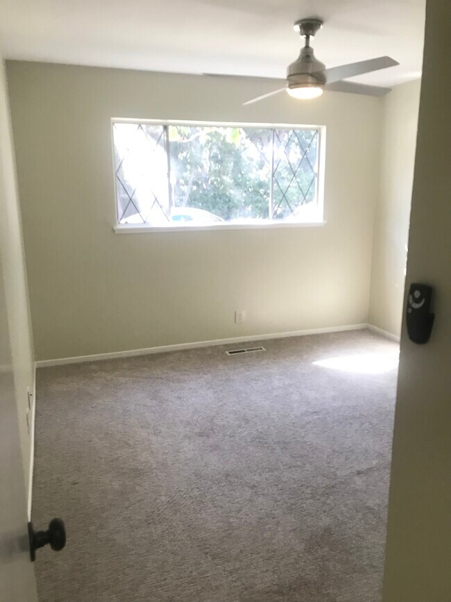 Secondary bedroom full of light - 565 Matadero Ave Unit 7