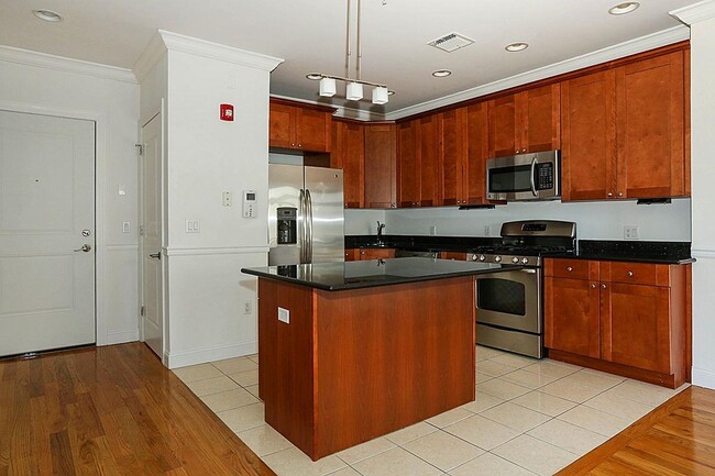 Building Photo - 85 Maple St Unit 3G