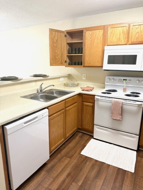 1BR, 1BA - 850SF - Kitchen
