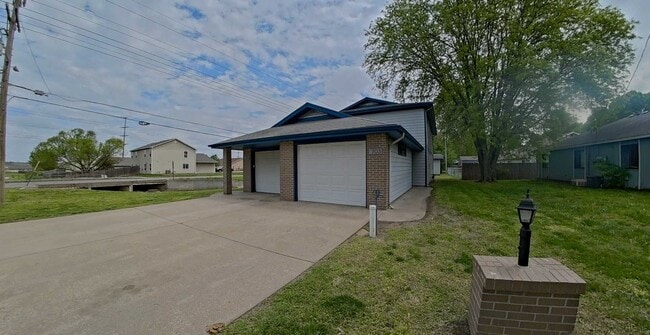 Photo - Cozy 2-Bed Home with Attached Garage - Available June 5th!