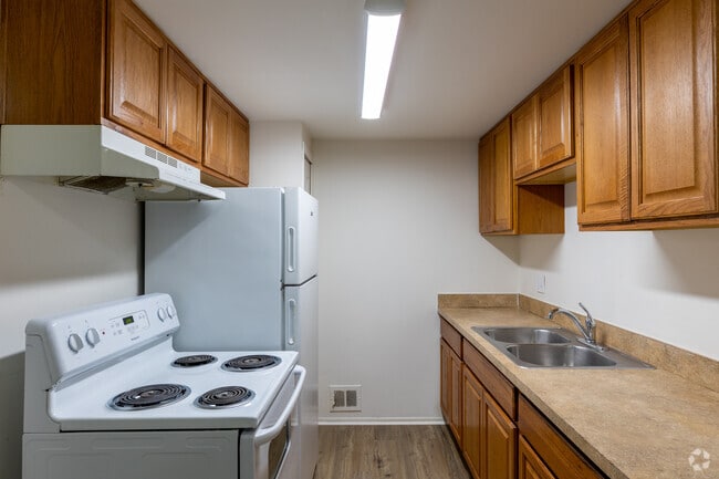 2BR, 1BA - 900SF - Kitchen