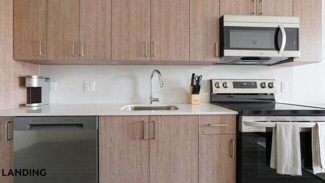 Photo - 1025 E 25th St Unidad 631