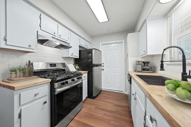 Photo - 1810 Mearns Meadow Blvd