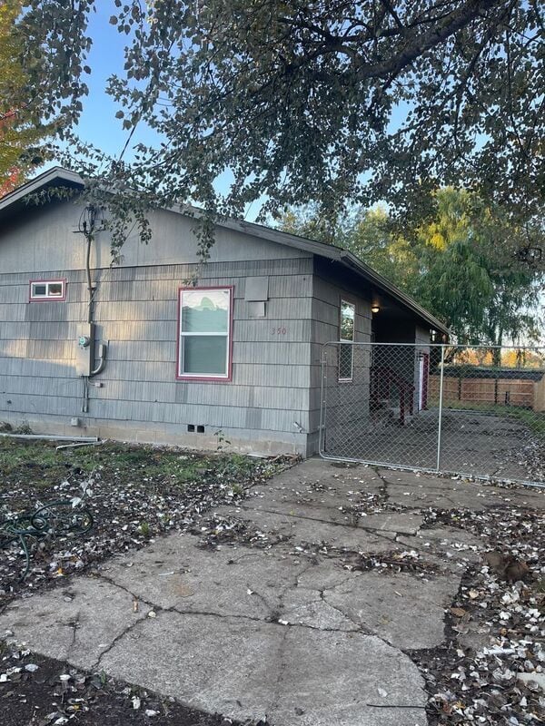 Building Photo - 350 Wilkie St