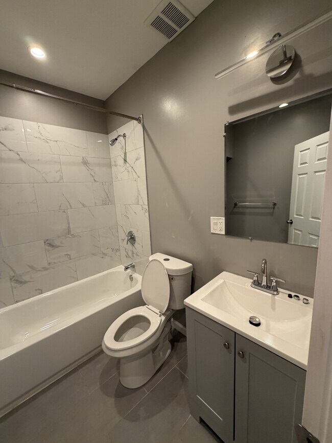 Photo - 1704 Conlyn St Unit 2