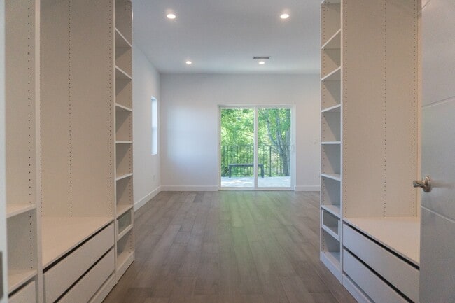 Photo - 6850 Encino Ave