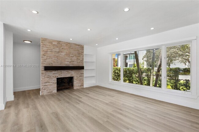 Photo - 330 Coconut Isle Dr