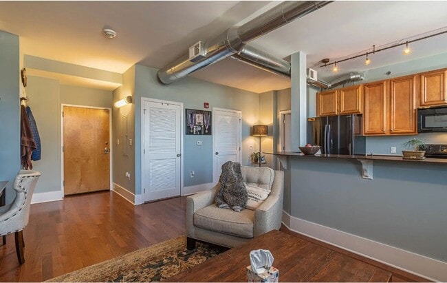 Photo - Knoxville 37917 - 1 bedroom 1 bath condo - call Howard Grower 865-705-0969