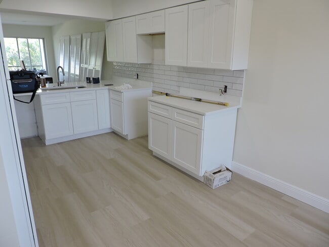 Photo - 3111 Gardens East Dr Unit Royal Point Manor