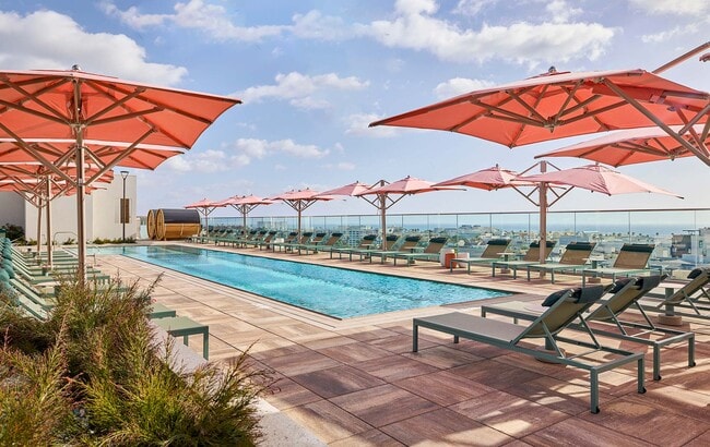 Photo - 700 Broadway