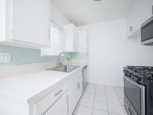Photo - 1863 10th St.