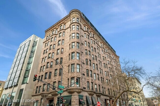 Building Photo - 2800 N Pine Grove Ave Unit 5I Rental