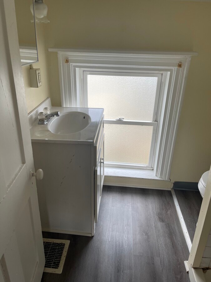 Photo - 184 W 4th St Unit 4