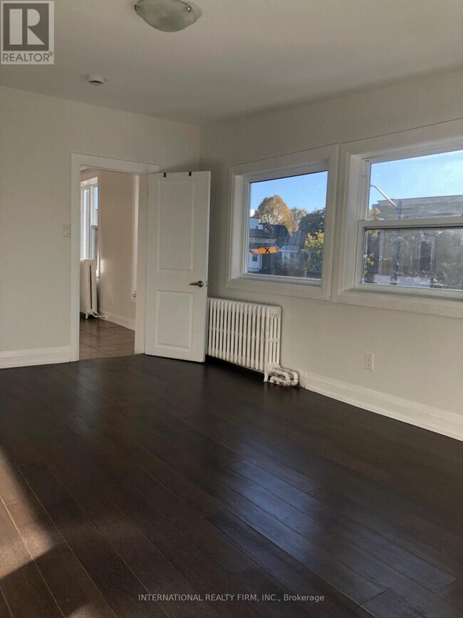 Photo - 1262 Bloor St W