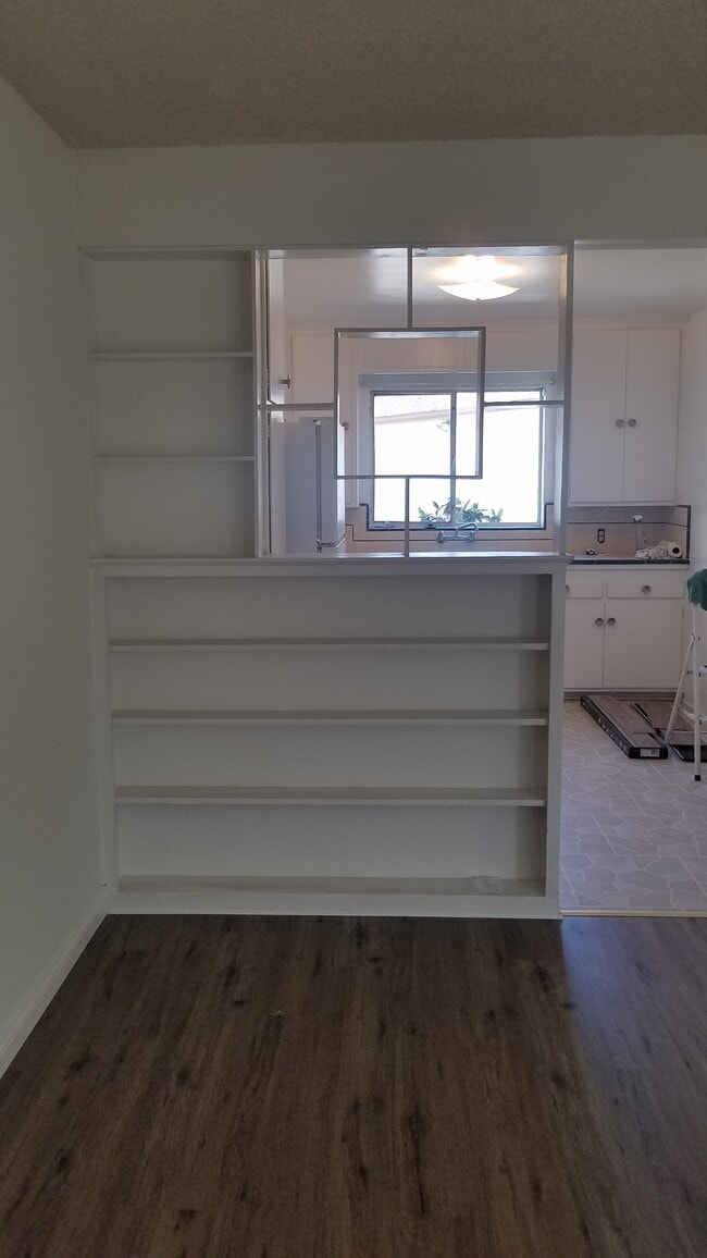 3064 Luna Dr