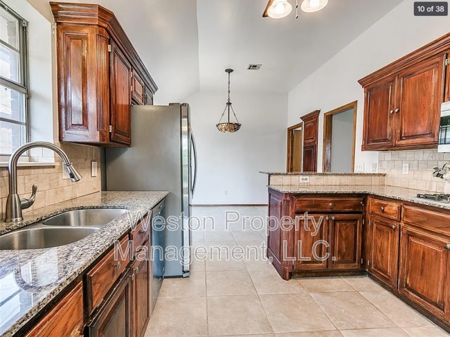 Photo - 18120 Chestnut Oak Dr