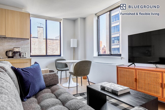 Building Photo - 250 W 19th St Rental