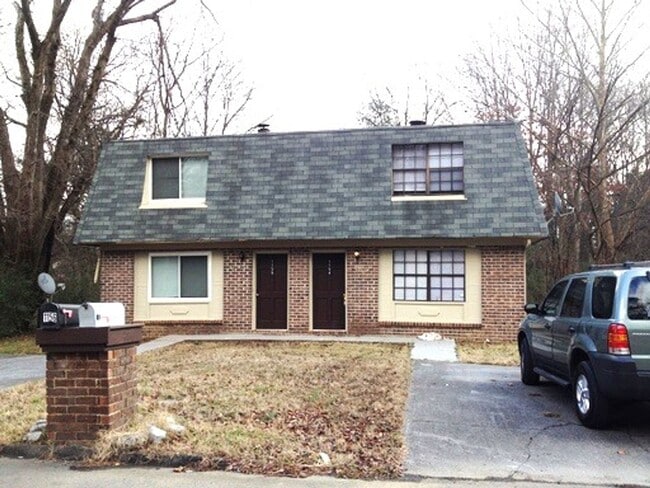 Building Photo - HAMILTON CIRCLE 1154-1156 Unit 1154