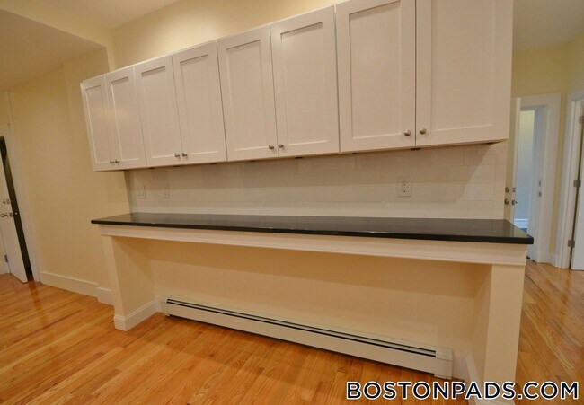 Building Photo - 35 Brookline St