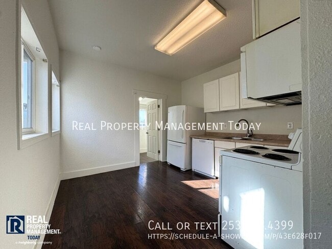 Photo - 208 128th St S