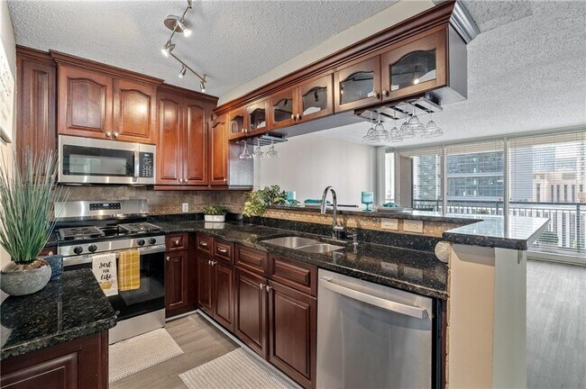 620 Peachtree St NE Unit 911