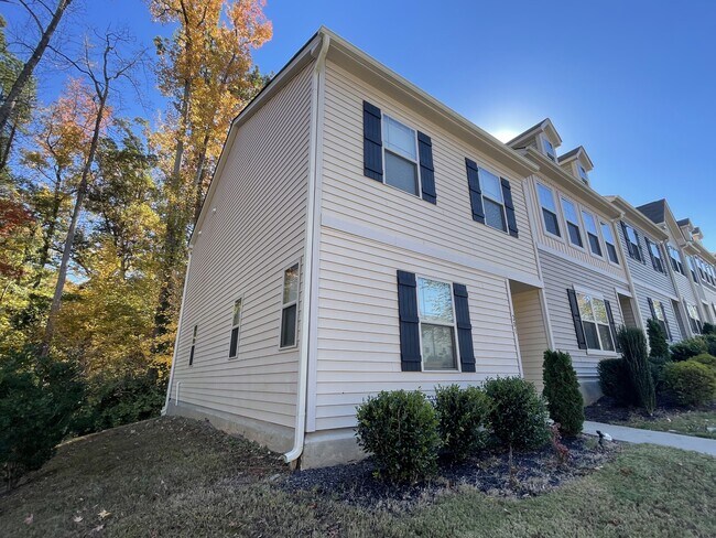 Building Photo - 201 Socket St