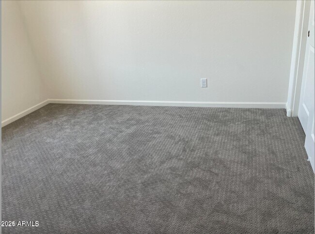 815 W Nova Pl