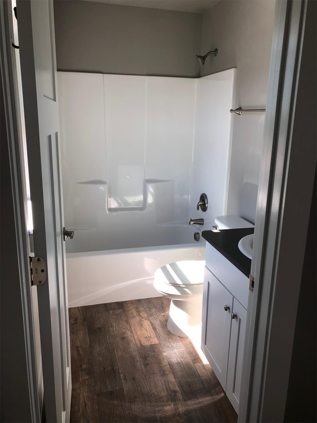 Photo - 924 S Division St