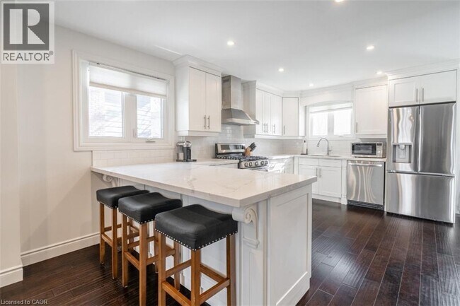 Photo - 5042 Brady Ave