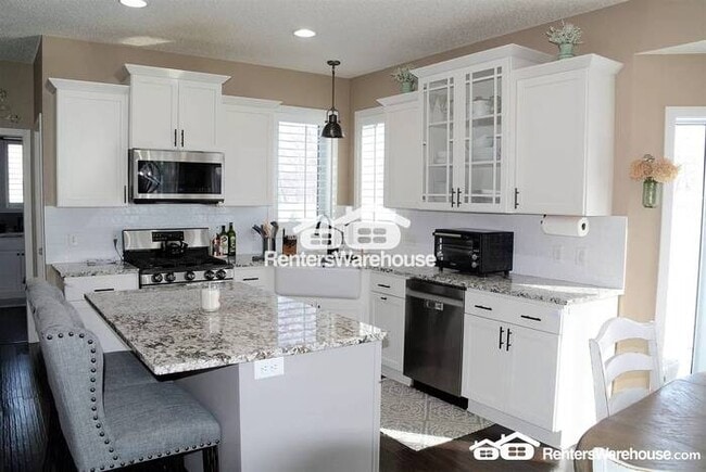 Photo - Available May 1 - Beautiful 5 Bedroom Home 4 bath executive home in Shakopee