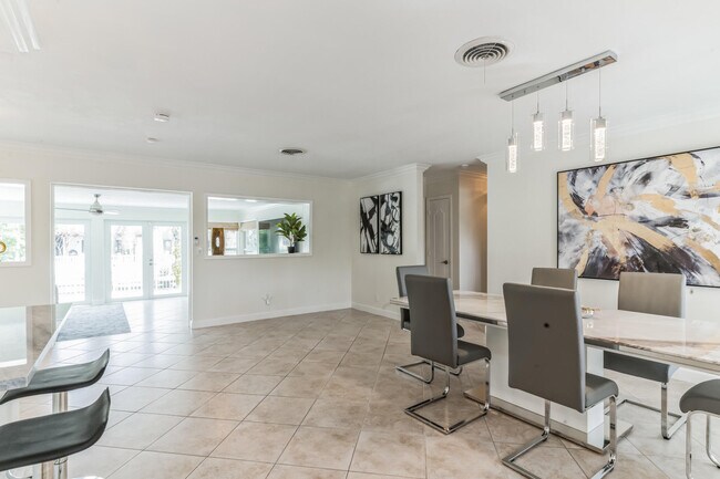 Photo - 98 SW 8th Ave