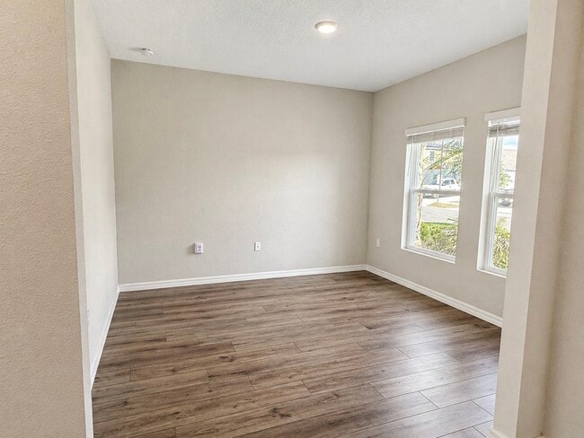 Photo - 1305 Current Pl